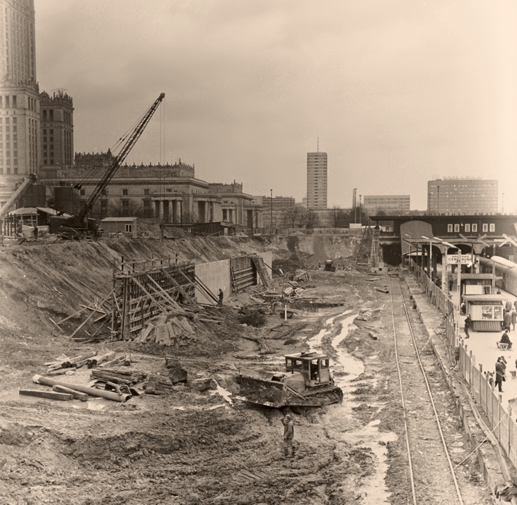 Dworzec Centralny
Początek budowy.

Foto: Grażyna Rutowska.
Zdjęcie jest własnością NAC.
Wszelkie prawa zastrzeżone.

Słowa kluczowe: DworzecCentralny 1972