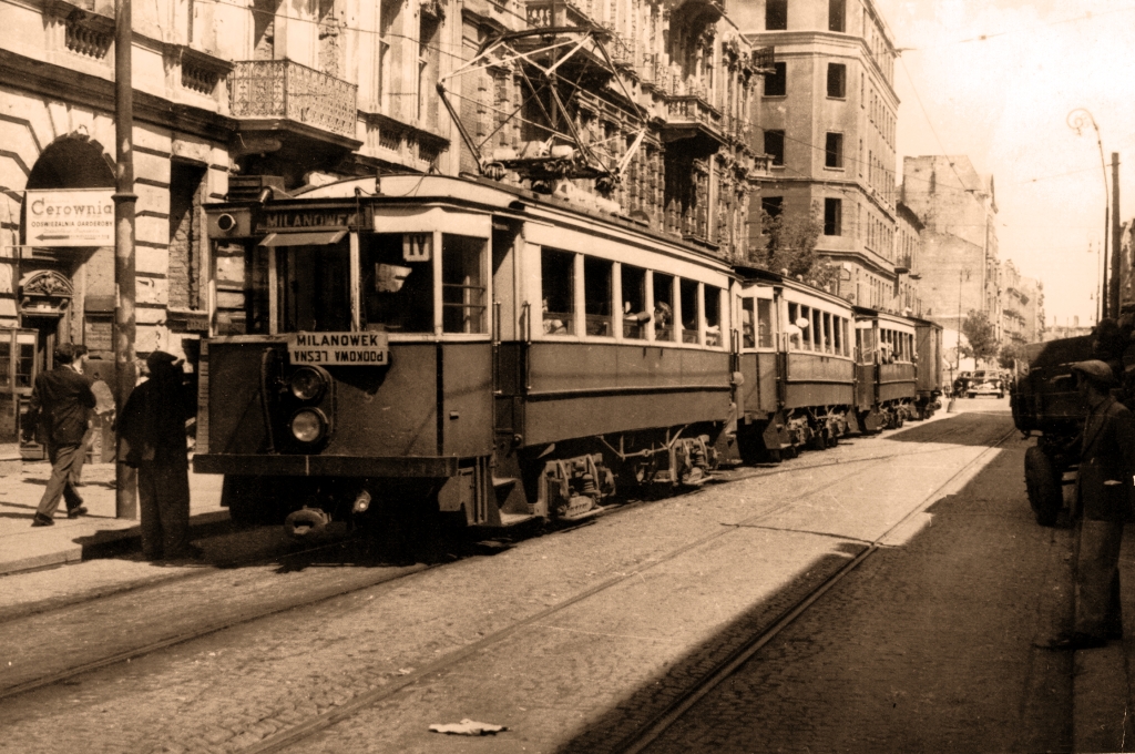 9
EKD na Nowogrodzkiej.
Foto: Stefan Rassalski.
Własność NAC.
Wszelkie prawa zastrzeżone.
Słowa kluczowe: EKD 9 PodkowaLeśnaMilanówek Nowogrodzka 1947