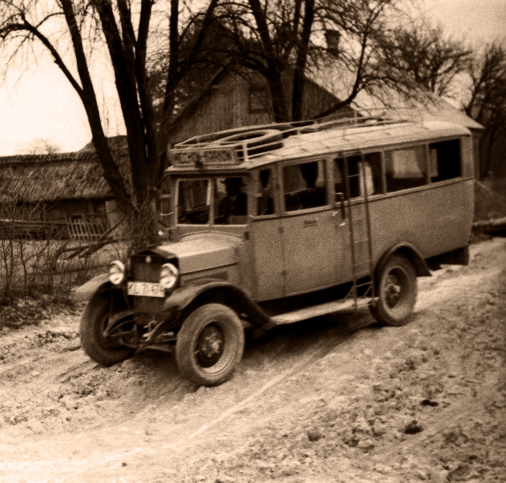 FIAT
Podąża pagórkami do Krakowa.

Zdjęcie jest własnością NAC.
Wszelkie prawa zastrzeżone.

Słowa kluczowe: FIAT Miechów-Kraków 1932