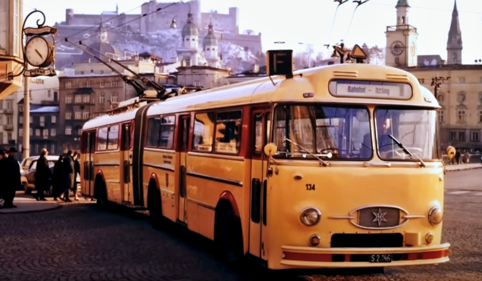 134
Oryginał jako trolejbus.
Słowa kluczowe: HenschelHS160SL 134 1959