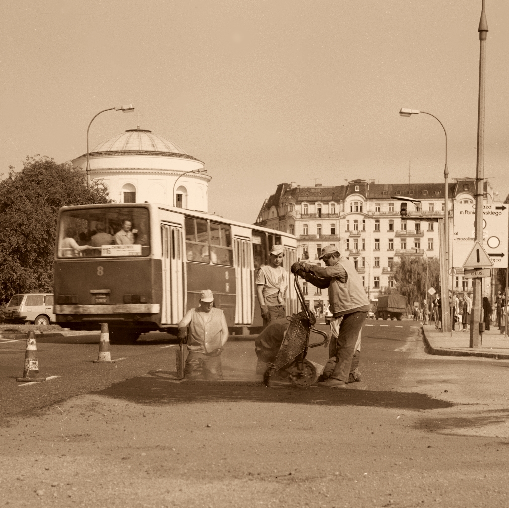 8

Foto: Grażyna Rutowska.
Zdjęcie jest własnością NAC.
Wszelkie prawa zastrzeżone.



Słowa kluczowe: IK260 8 116 PlacTrzechKrzyży 1985