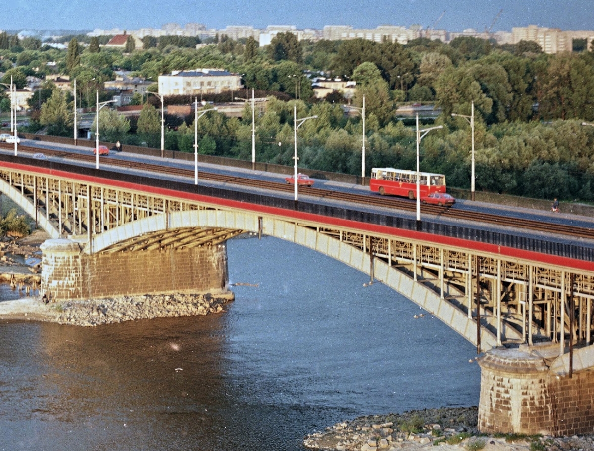 1407
1407: produkcja 1983, WAB079C, R6, 30.11.1990 NG2 na CWS i już jako 419II R7.

Zdjęcie jest własnością NAC.
Wszelkie prawa zastrzeżone.

Słowa kluczowe: IK260 1407 111 MostPoniatowskiego 1990