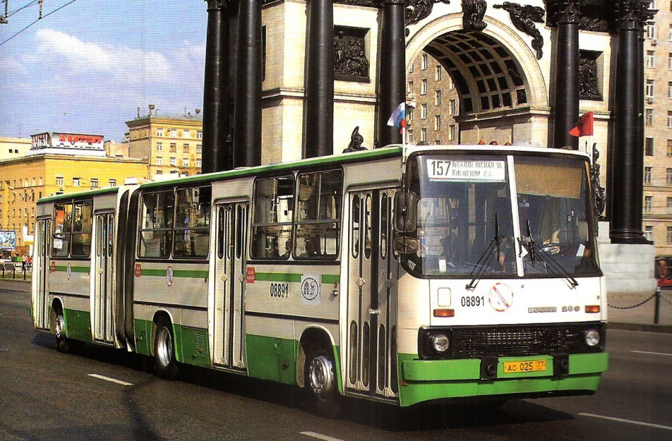 08891
Harmonijkowy Ikarus przed Dworcem Kijowskim w Moskwie.
Słowa kluczowe: IK280 08891 157 DworzecKijowski 2007