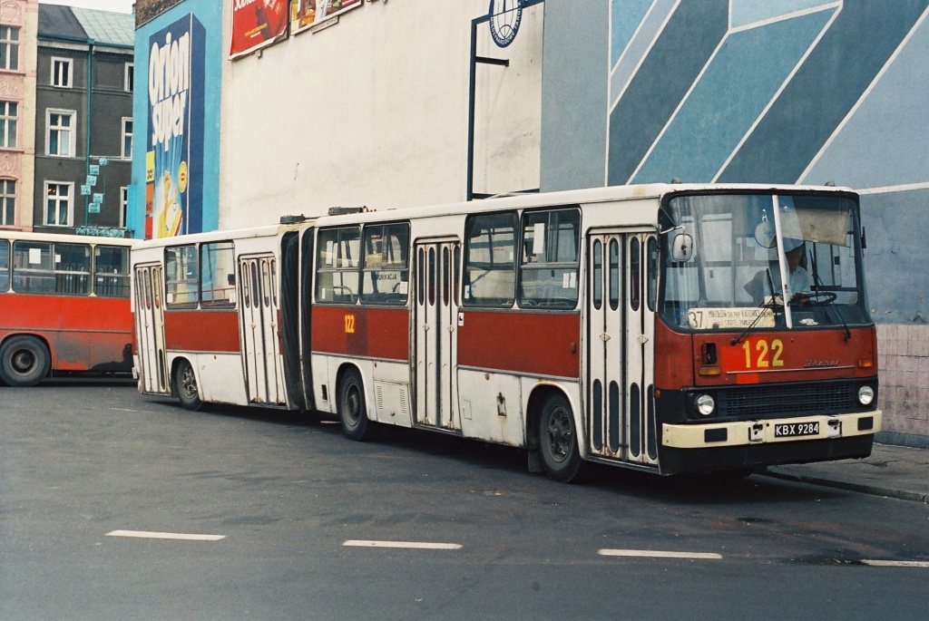 122
Mocno zużyty 15-letni, ex-łódzki?

Foto: Maciej Turkowski.
Wszelkie prawa zastrzeżone.
Słowa kluczowe: IK280 122 37 Katowice 1994