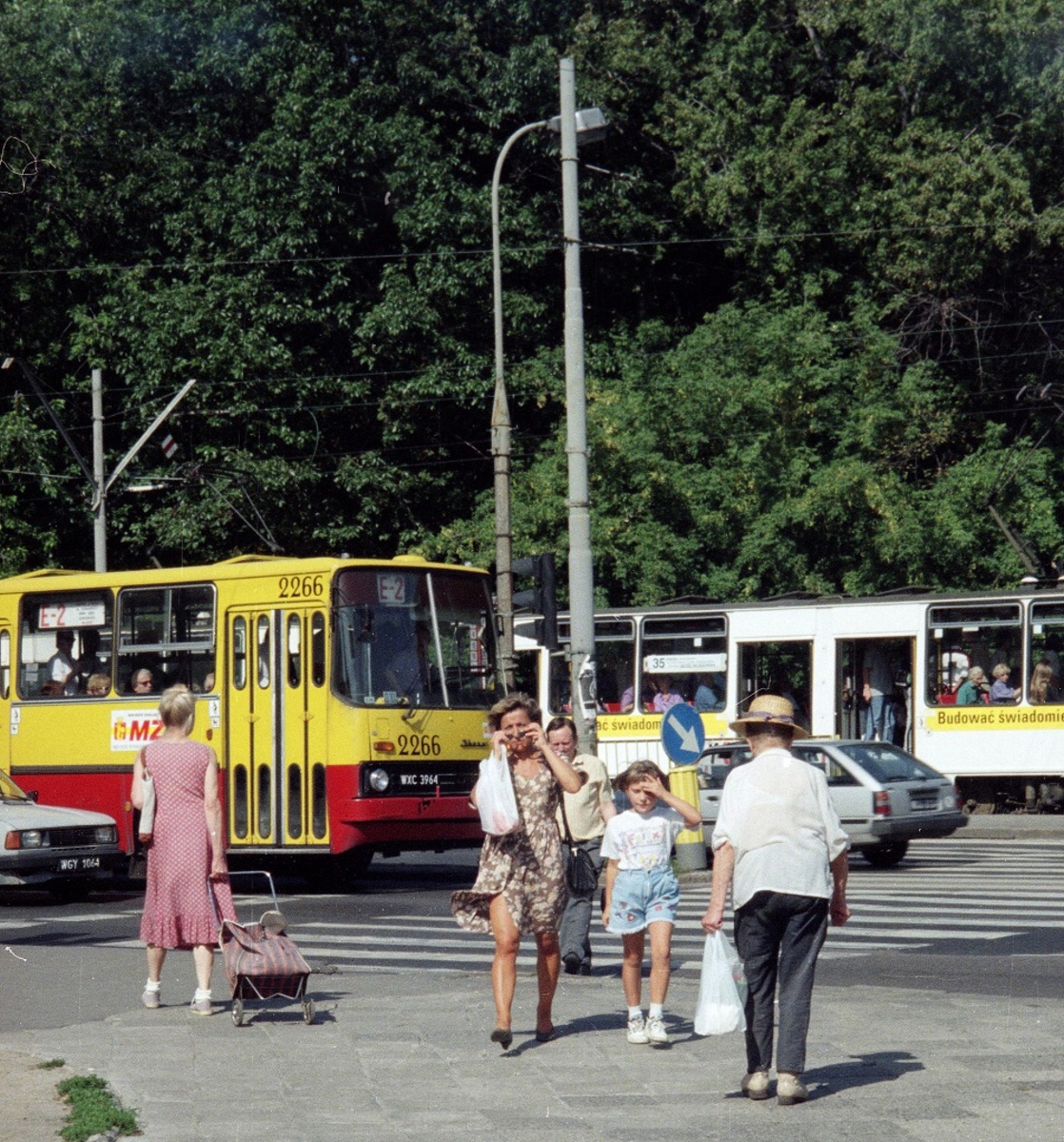 2266
Foto: Grażyna Rutowska.
Zdjęcie jest własnością NAC.
Wszelkie prawa zastrzeżone.

Słowa kluczowe: IK280 2266 E-2 MarszałkowskaKrólewska 1997