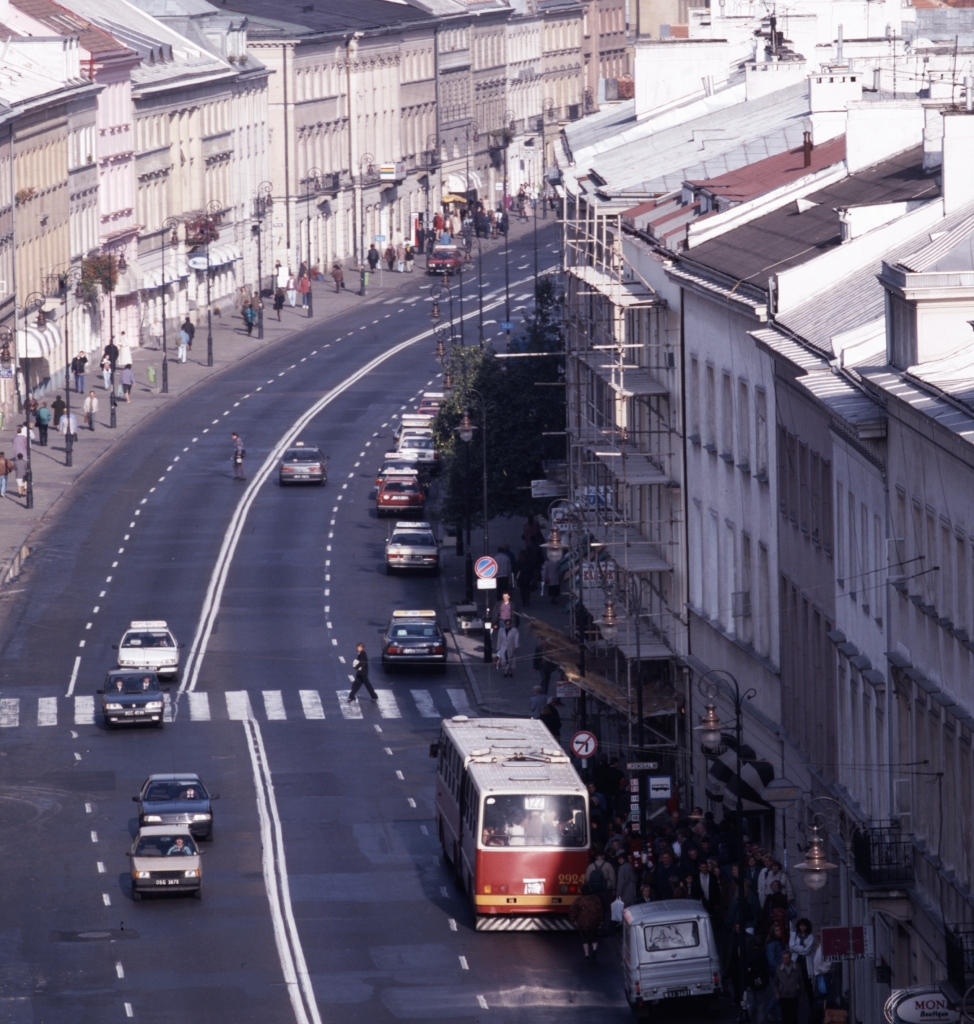 2924
Piękny inflancki Ikarus po tuningu.

Foto: Zbyszko Siemaszko.
Zdjęcie jest własnością NAC.
Wszelkie prawa zastrzeżone.

Słowa kluczowe: IK280 2924 122 NowyŚwiat 1994