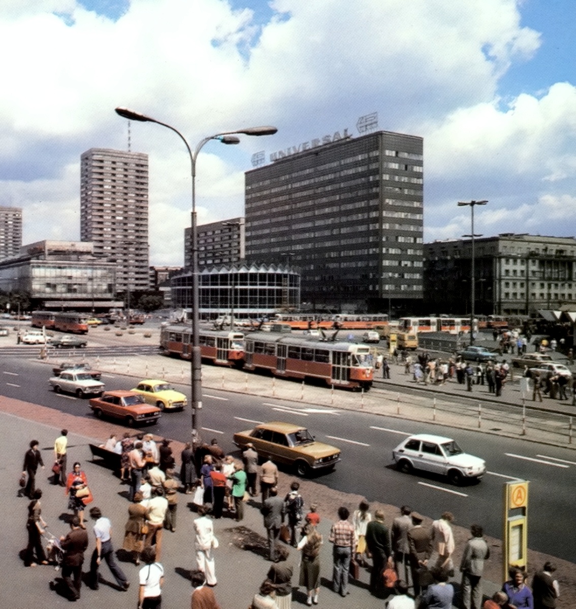 Ikarus 280
Słowa kluczowe: IK280 AlejeJerozolimskieMarszałkowska 1979