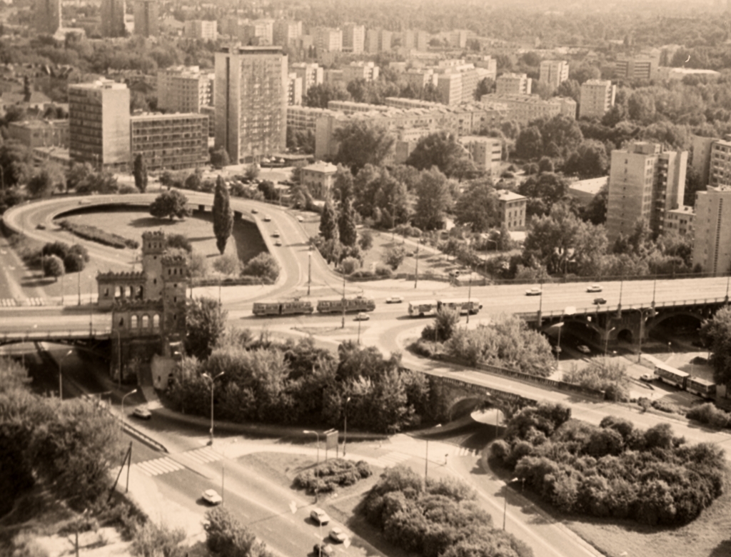 Ikarus280
Wszędzie w Warszawie zapanowały wówczas Ikarusy.

Foto: Lech Zielaskowski.
Zdjęcie jest własnością NAC.
Wszelkie prawa zastrzeżone.

Słowa kluczowe: IK280 MostPoniatowskiego Lata80