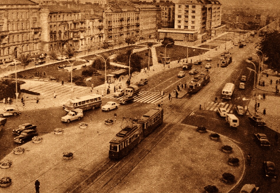 Ikarus 620
Na rondo osiołek wjeżdża. Przed samym KC.
Słowa kluczowe: IK620 NowyŚwiatAlejeJerozolimskie 1963