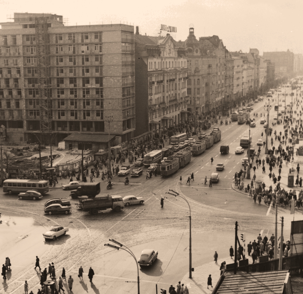 Ikarus620
Osiołki w Alejach.

Foto: Jerzy Piasecki.
Zdjęcie jest własnością NAC.
Wszelkie prawa zastrzeżone.

Słowa kluczowe: IK620 C AlejeJerozolimskie 1964