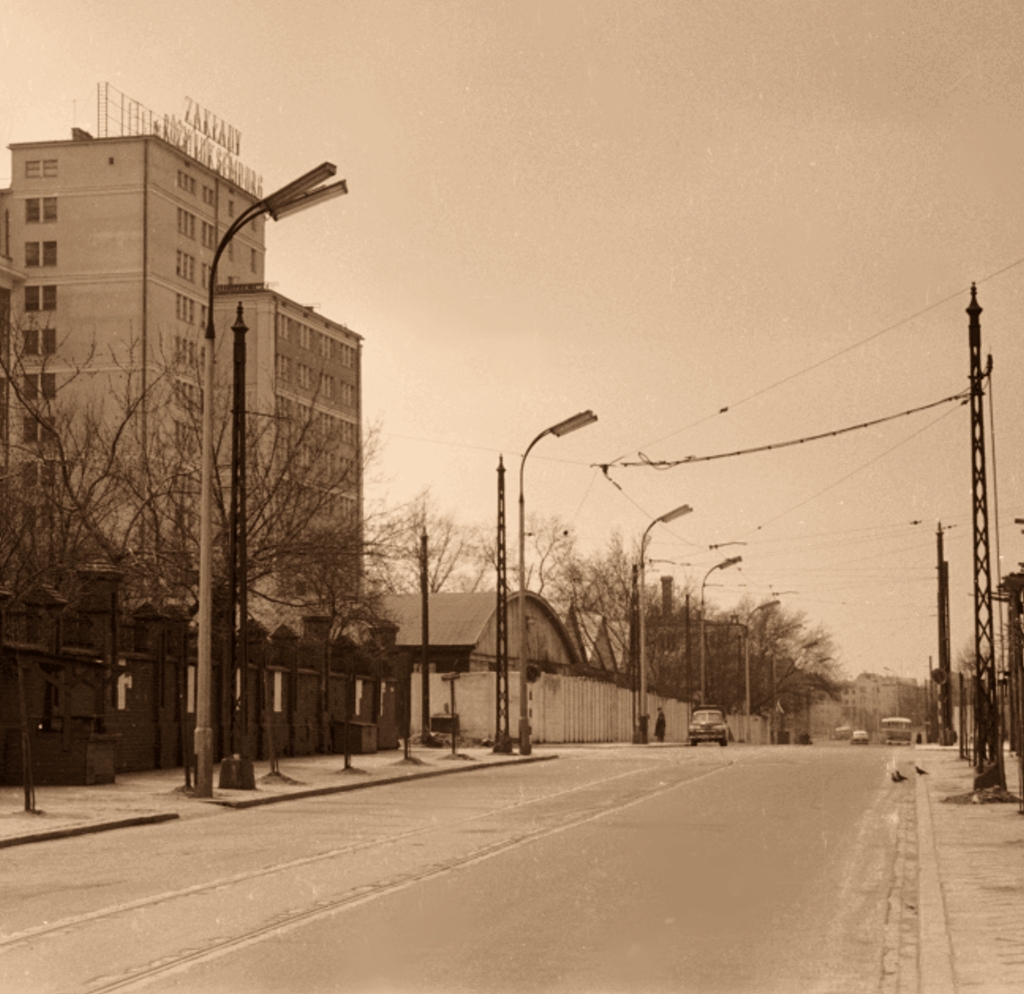 Ikarus620
To powiedzcie teraz, gdzie niknie w oddali widoczny jeszcze niemal z Żelaznej osiołek.

Foto: Lech Zielaskowski.
Zdjęcie jest własnością NAC.
Wszelkie prawa zastrzeżone.

Słowa kluczowe: Ik620 GrzybowskaPrzyokopowaKarolkowa 1966