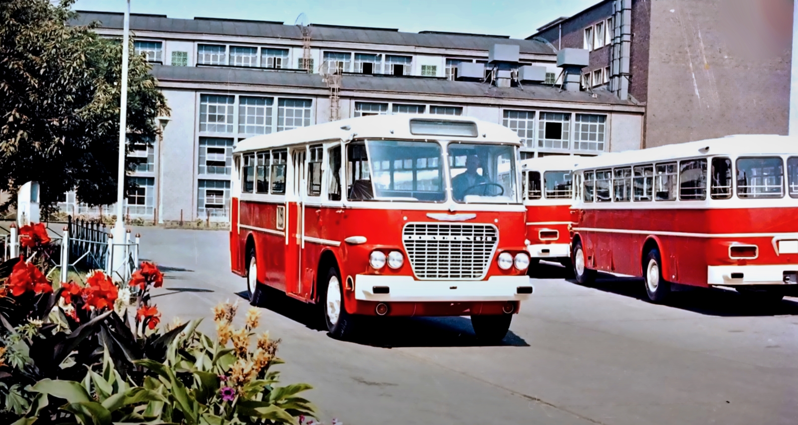 Ikarus 620
Podobna wersja, jak dla Polski, ale to ruskie autobusy.
Słowa kluczowe: IK620 1964