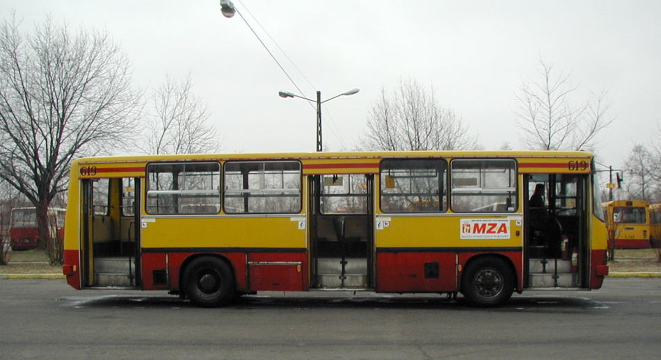 619
To już relikt przeszłości.
Słowa kluczowe: IK260 619 ZajezdniaKleszczowa 2001