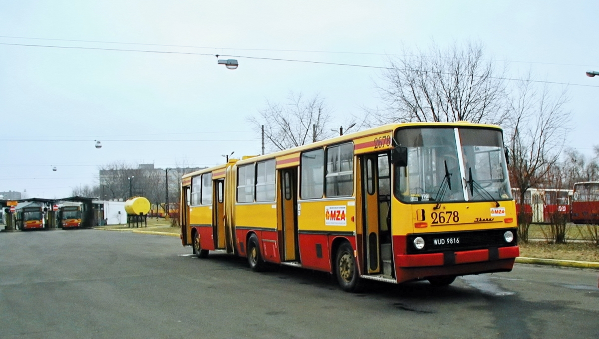 2678
Tymczasem 19 lat temu na Kleszczowej.

Foto: Andrzej Neuman MZA.
Słowa kluczowe: IK280 2678 ZajezdniaKleszczowa 2001