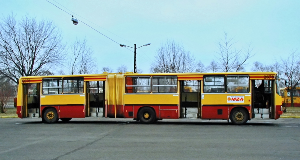 2678
Foto: Andrzej Neuman MZA.
Słowa kluczowe: IK280 2678 ZajezdniaKleszczowa 2001