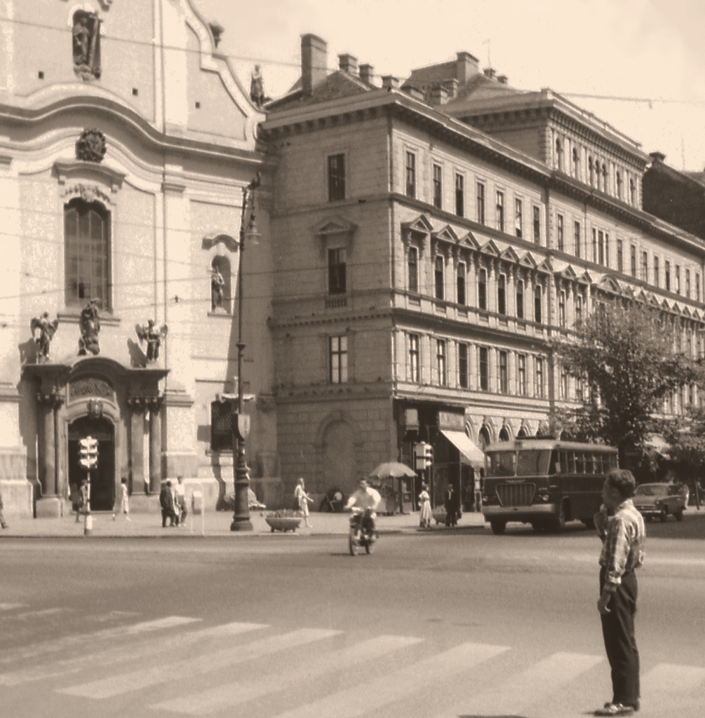 Ikarus620
Węgierski Ikarus w Budapeszcie.

Foto: Zbigniew Szczypka.
Zdjęcie jest własnością NAC.
Wszelkie prawa zastrzeżone.

Słowa kluczowe: IK620 Budapeszt 1961