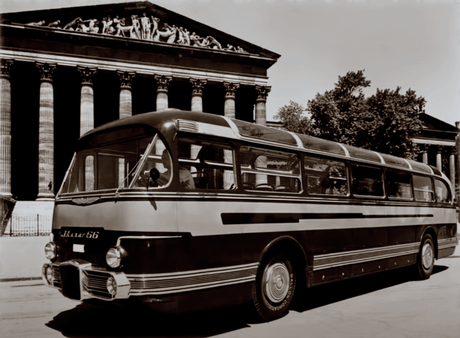 Ikarus 66 Prototyp
Powstały kosmiczne autobusy.
Słowa kluczowe: Ik66prototyp Budapeszt 1952