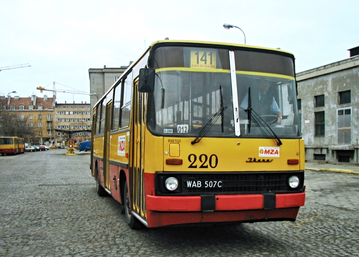 220
Zjazd z trasy.

Foto: Andrzej Neuman MZA.
Słowa kluczowe: IK260 220 141 ZajezdniaChełmska 2001