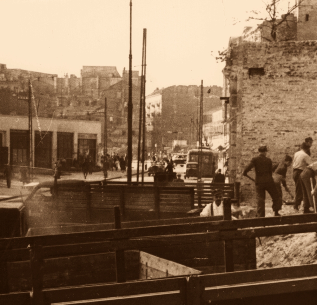 JaT-B2
No i gdzie to A się znajduje?

Foto: Stefan Rassalski.
Zdjęcie jest własnością NAC.
Wszelkie prawa zastrzeżone.

Słowa kluczowe: JatB2 A Bracka 1947