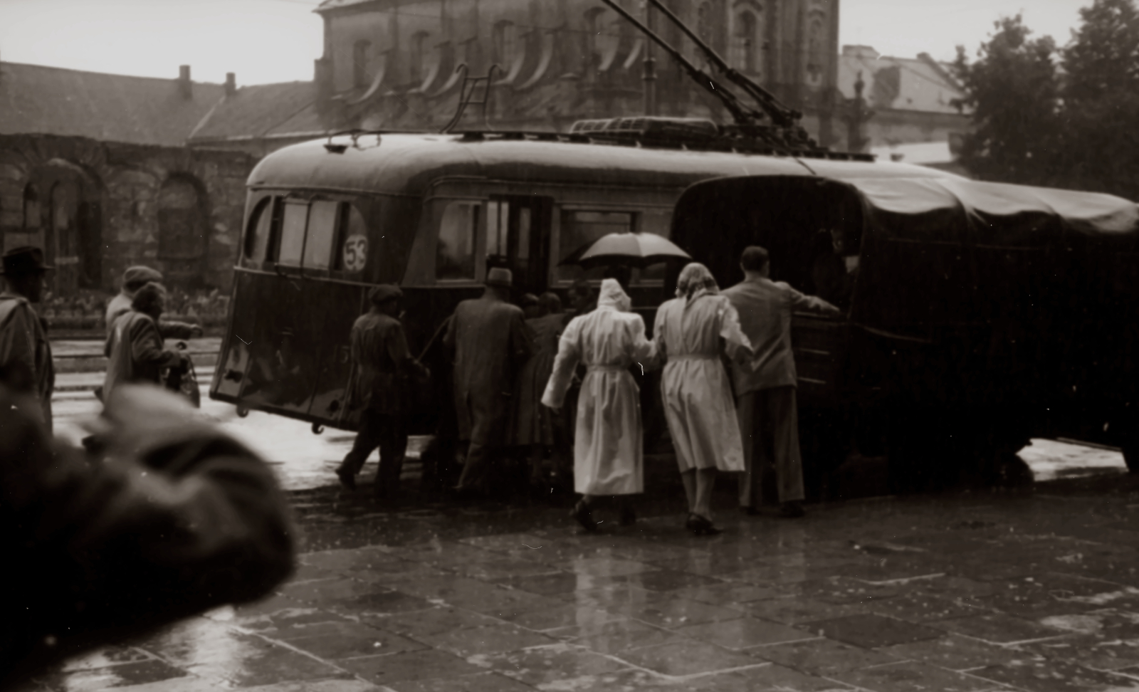 15
Foto: NAC.
Słowa kluczowe: JaTB-2 15 53 KrakowskiePrzedmieście 1949