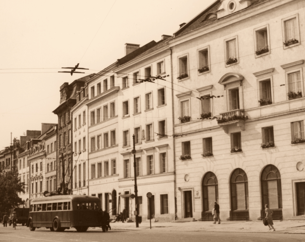 1
Odmalowany Rusek na Trakcie Królewskim.

Foto: Stefan Rassalski.
Zdjęcie jest własnością NAC.
Wszelkie prawa zastrzeżone.

Słowa kluczowe: JaTB2 1 54 KrakowskiePrzedmieście 1952