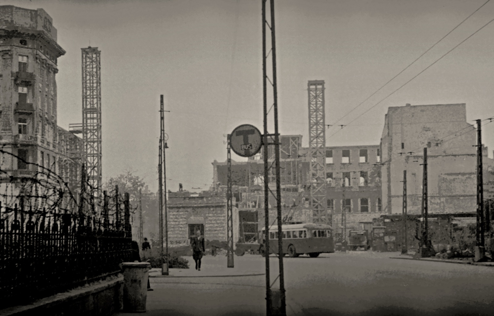 JaTB-2
Zdjęcie jest własnością NAC.
Wszelkie prawa zastrzeżone.

Słowa kluczowe: JaTB-2 A KredytowaPlacMałachowskiego 1947