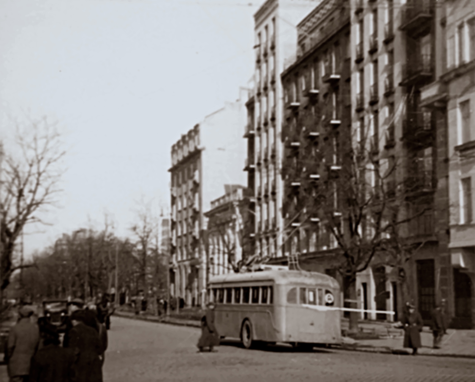 JaTB-2
Foto: WFDiF
Słowa kluczowe: JaTB-2 A AlejaSzucha 1946