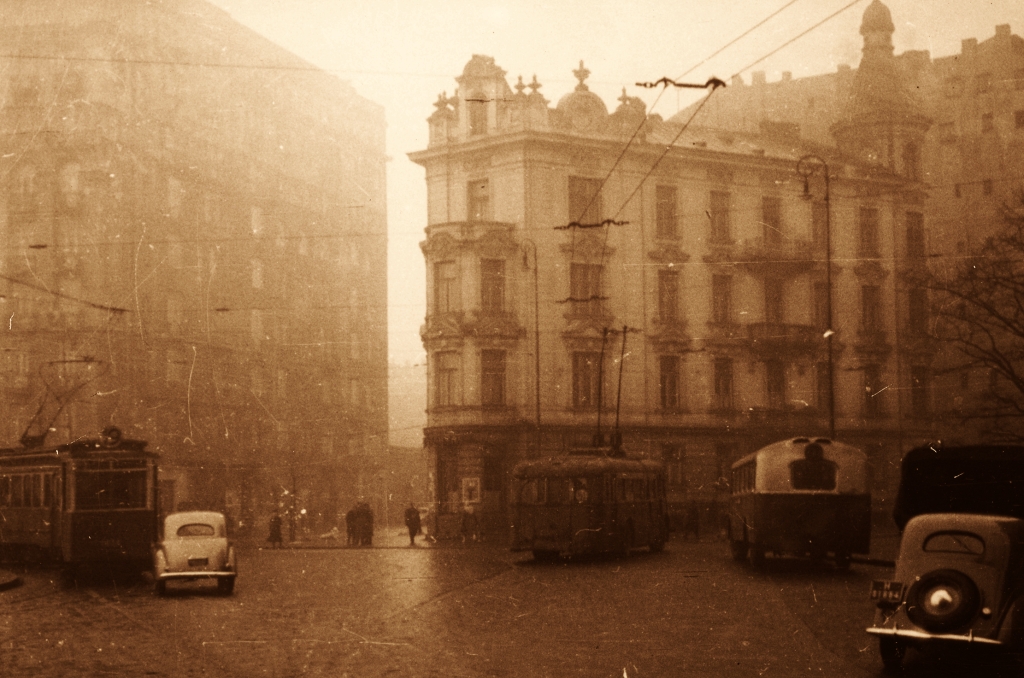 JaTB-2
51 ucieka z Placu Unii.

Foto Stefan Rassalski.
Własność NAC.
Wszelkie prawa zastrzeżone.
Słowa kluczowe: JaTB2 51 PlacUniiLubelskiej 1948