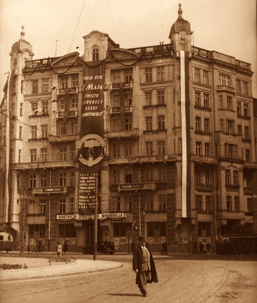 JaTB-2
Rusek wjeżdża na Plac Unii.

Foto Stefan Rassalski.
Własność NAC.
Wszelkie prawa zastrzeżone.
Słowa kluczowe: JaTB2 C PlacUniiLubelskiej 1948