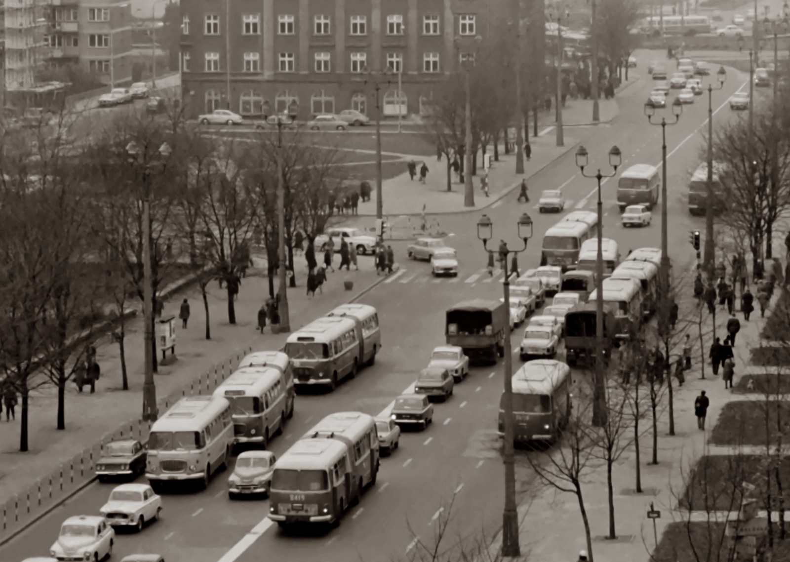 2415
2415: produkcja 1970, R10, od 1976 R6, kasacja w maju 1976.

Foto: Stanisław Szabłowski. 
Słowa kluczowe: 021 2415 102 Świętokrzyska 1972