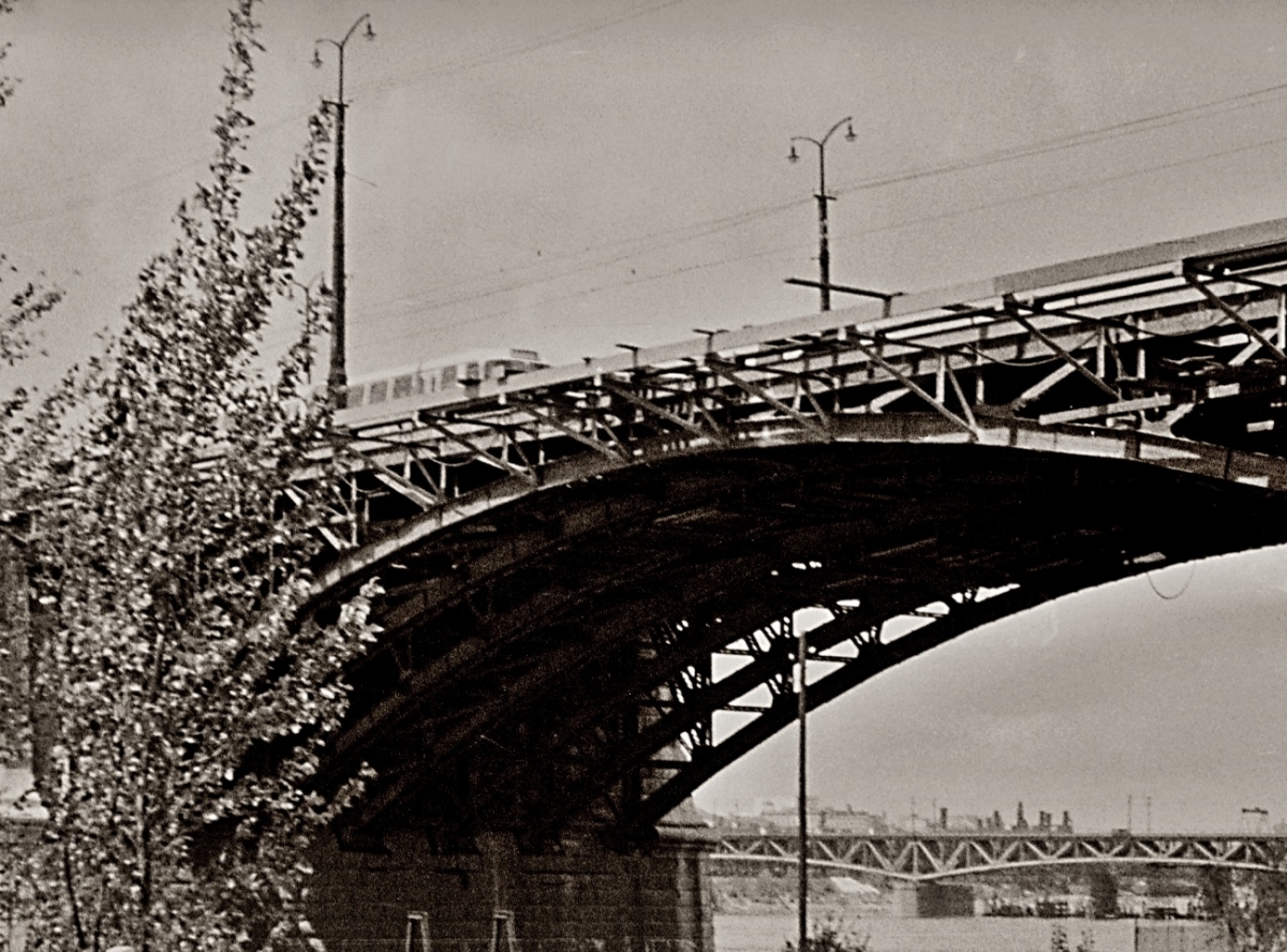 Jelcz021
Przegubowy ogórek na poszerzanym moście.

Foto: Grażyna Rutowska.
Zdjęcie jest własnością NAC.
Wszelkie prawa zastrzeżone.



Słowa kluczowe: 021 MostPoniatowskiego 1966