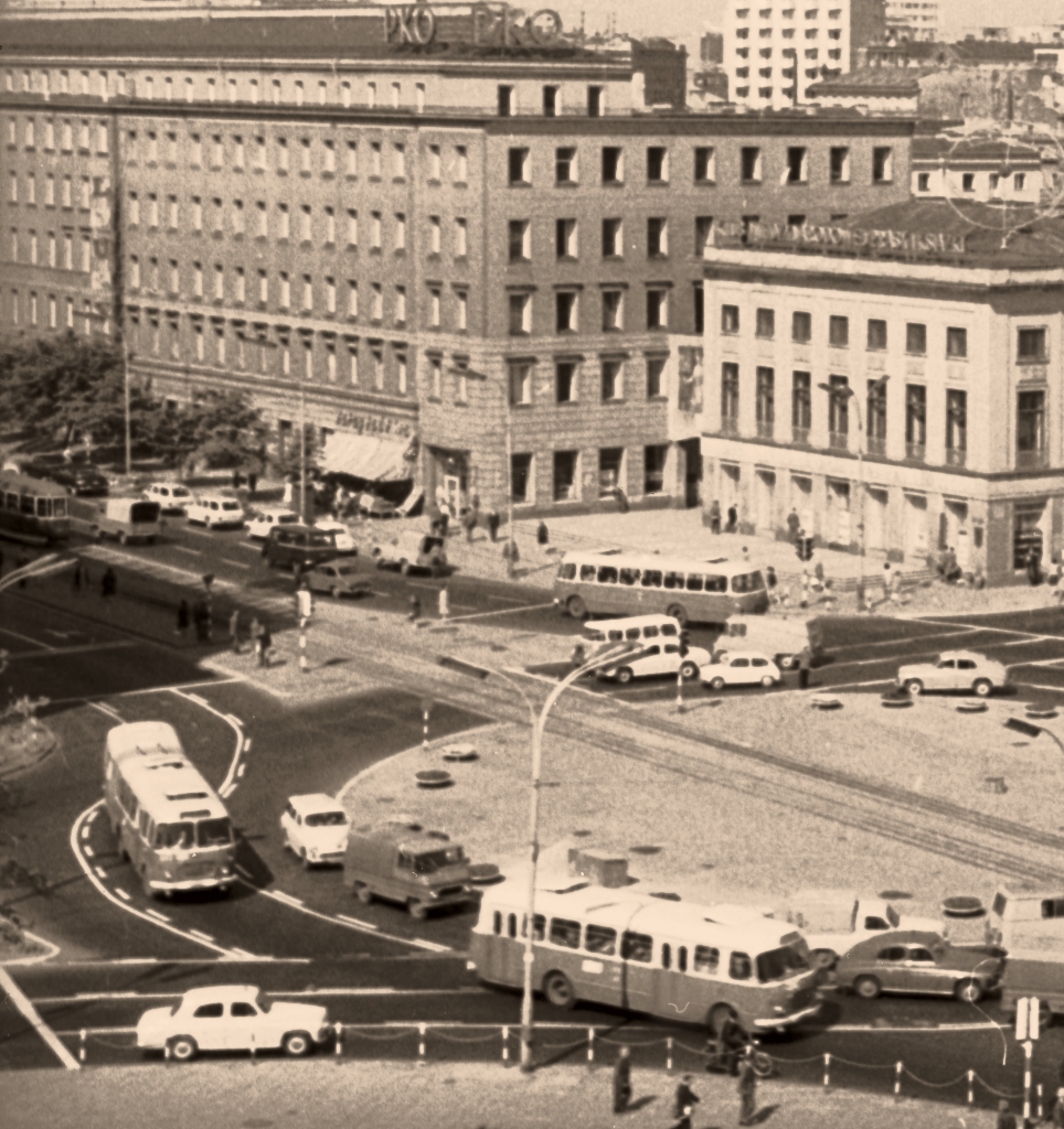 2162
2162: produkcja 1967, R6, skasowany we wrzesniu 1974.

Foto: Lech Zielaskowski.
Zdjęcie jest własnością NAC.
Wszelkie prawa zastrzeżone.

Słowa kluczowe: 021 2162 158 AlejeJerozolimskieNowyŚwiat 1968