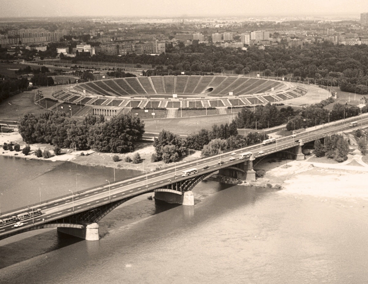 Jelcz021
Ogórek nad Wisłą.

Foto: Lech Zielaskowski.
Zdjęcie jest własnością NAC.
Wszelkie prawa zastrzeżone.

Słowa kluczowe: 021 MostPoniatowskiego 1974