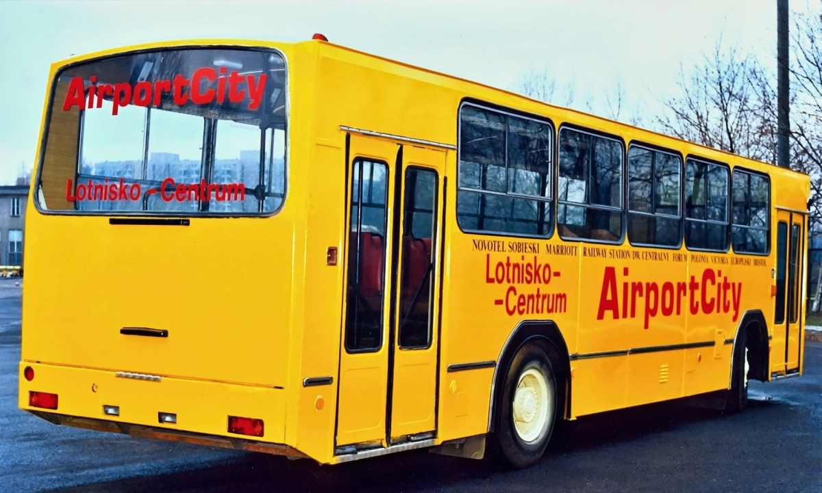 93
Już lotniskowy.

Źródło: MZA.
Słowa kluczowe: L11 93 AirportCity ZajezdniaInflancka 1994