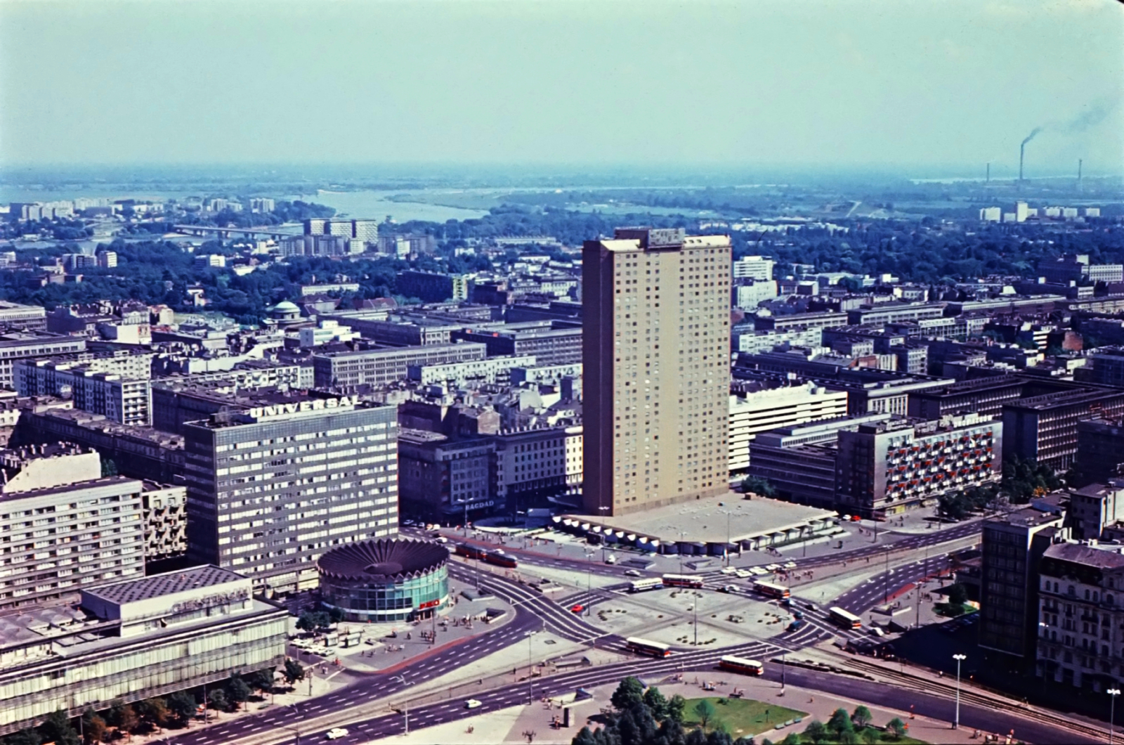 JelczMEX272
Herbatnik.
Słowa kluczowe: MEX272 MarszałkowskaAlejeJerozolimskie 1977