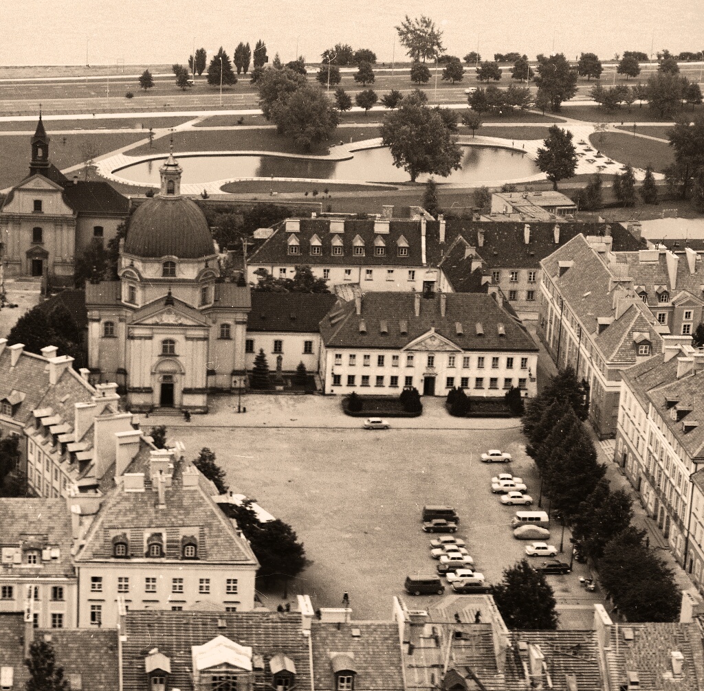 JelczMEX272
Ostatnie chwile pętli 125 na Rynku. Za rok krańcówka linii wyląduje na Konwiktorskiej.

Foto: Lech Zielaskowski.
Zdjęcie jest własnością NAC.
Wszelkie prawa zastrzeżone.



Słowa kluczowe: MEX272 125 RynekNowegoMiasta 1974