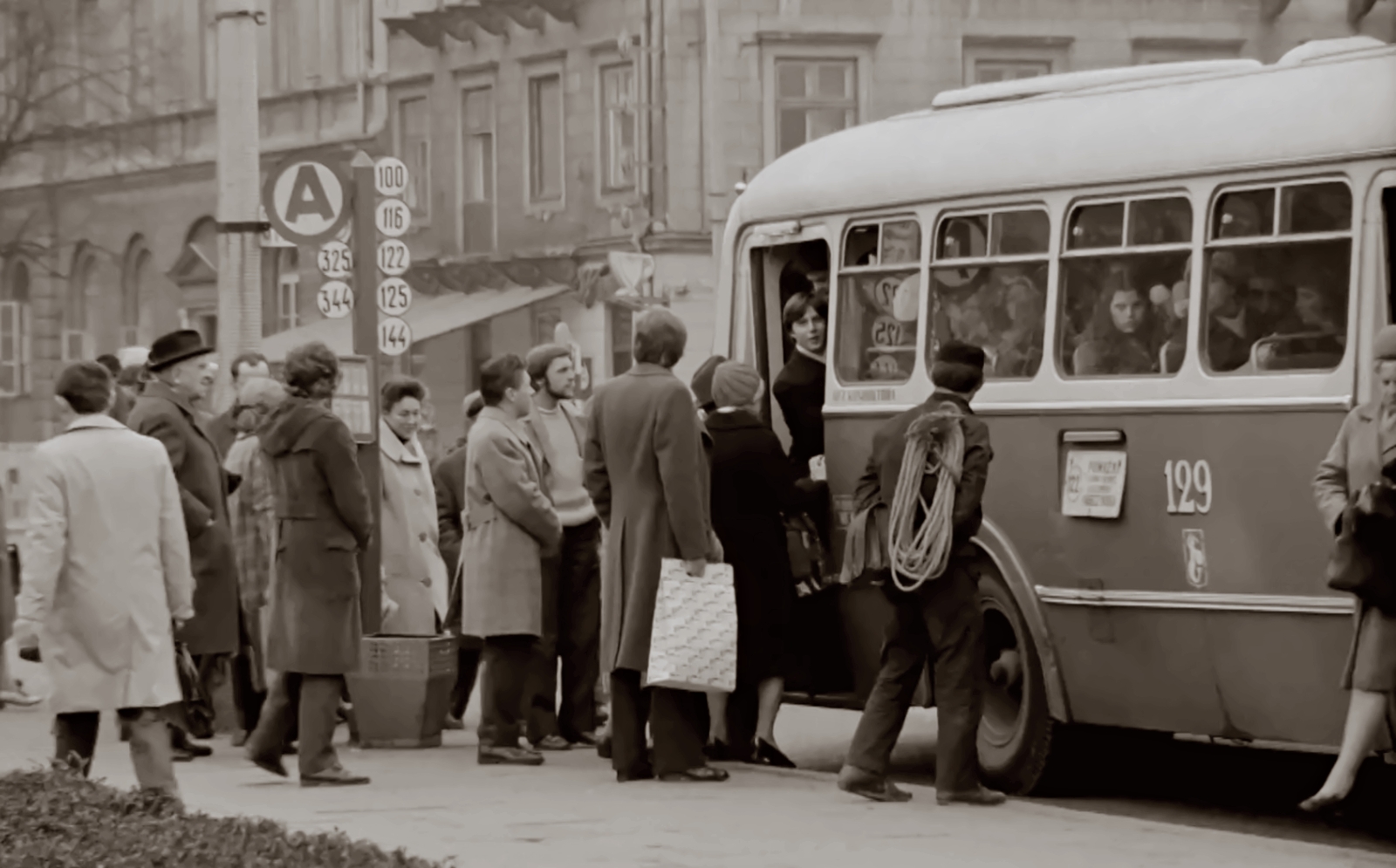 129
129: produkcja 1972, 9129WW, R6, kasacja we wrześniu 1979.

Foto: Stanisław Szabłowski.
Słowa kluczowe: MEX272 129 122 KrakowskiePrzedmieście 1972