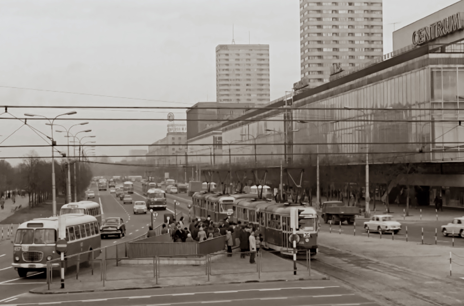 1457
1457:produkcja 1971, R9, od grudnia 1973 R10, od 1976 R11. 

Foto: Stanisław Szabłowski.
Słowa kluczowe: MEX272 1457 366 MarszałkowskaAlejeJerozolimskie 1972