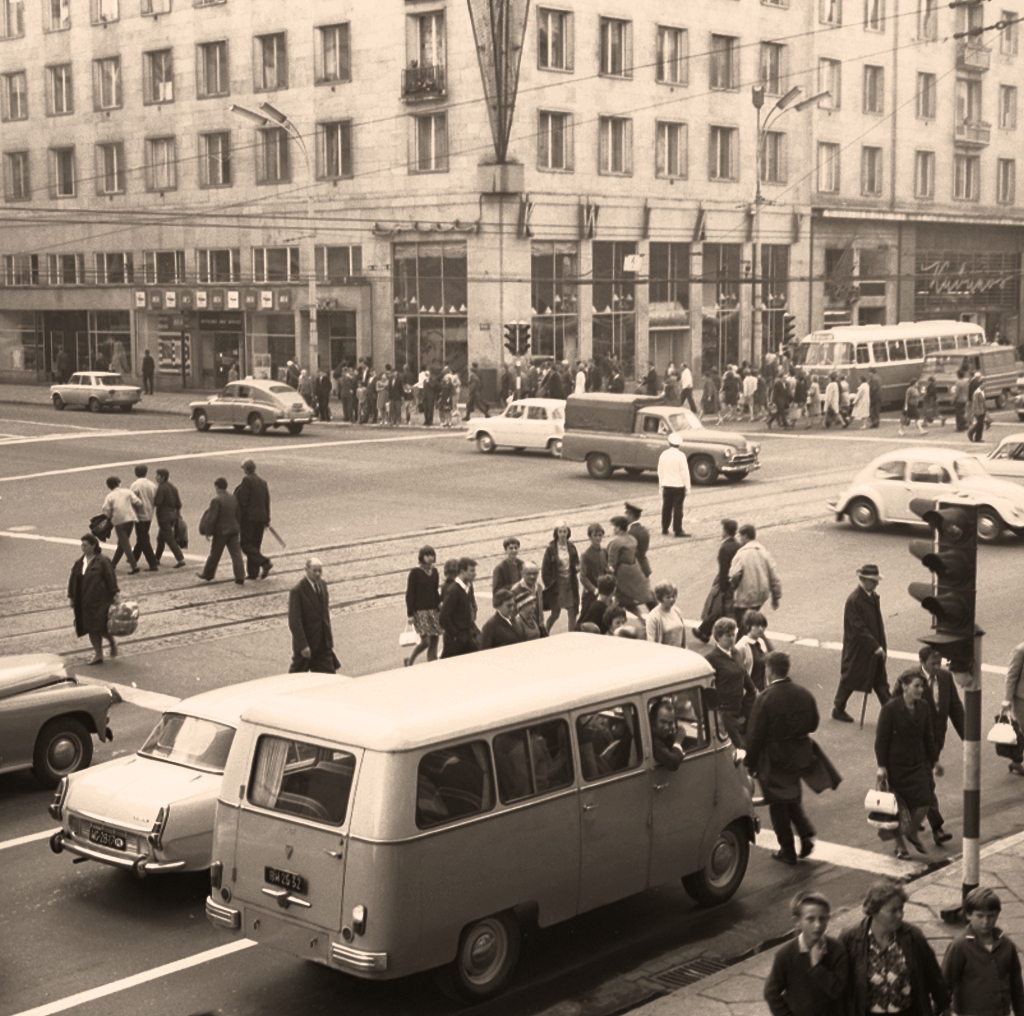 JelczMEX272
Tam na rogu była sławna kwiaciarnia.

Foto: Grażyna Rutowska.
Zdjęcie jest własnością NAC.
Wszelkie prawa zastrzeżone.

Słowa kluczowe: MEX272 166 AlejeJerozolimskieKrucza 1967