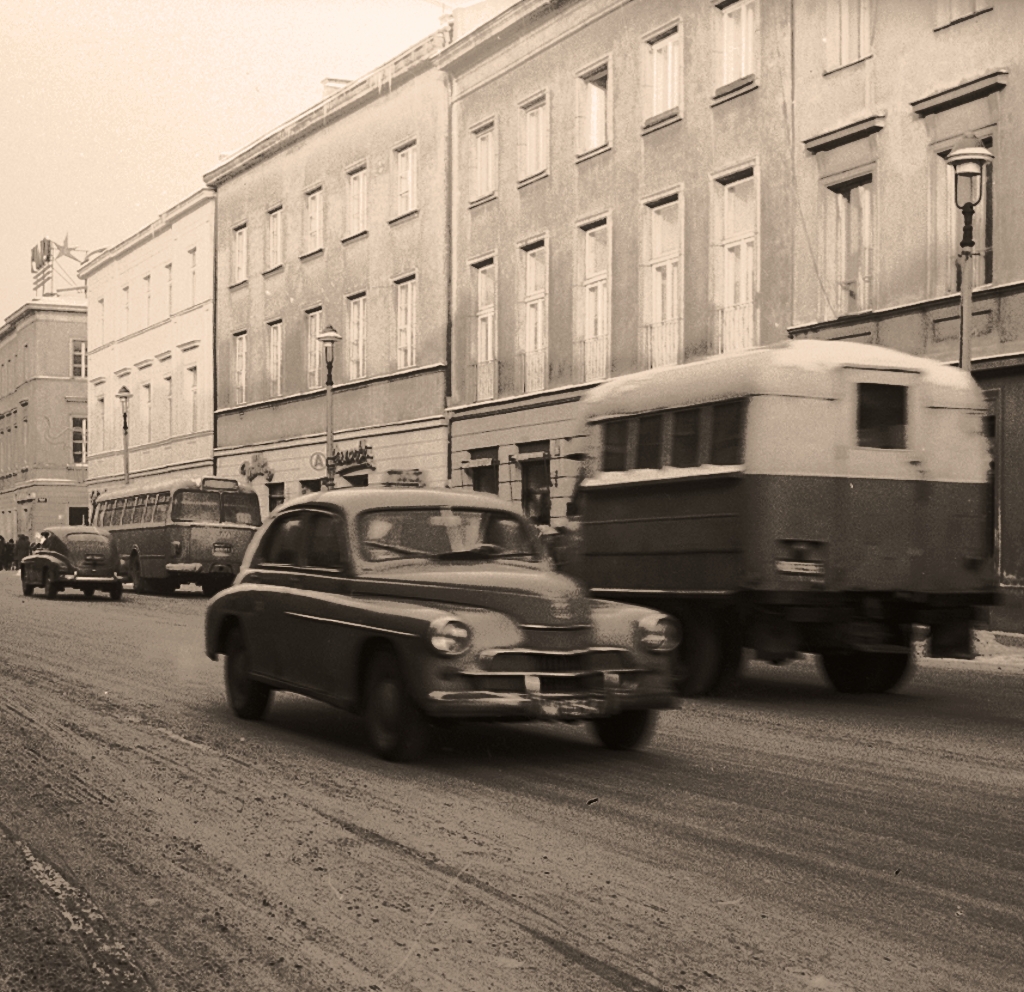 309 
309: produkcja 1963, WW6109, R5, od 31.10.1966 R8(Łazienkowska), skasowany 4.05.1970.

Foto: Grażyna Rutowska.
Zdjęcie jest własnością NAC.
Wszelkie prawa zastrzeżone.

Słowa kluczowe: MEX272 309 111 NowyŚwiat 1966