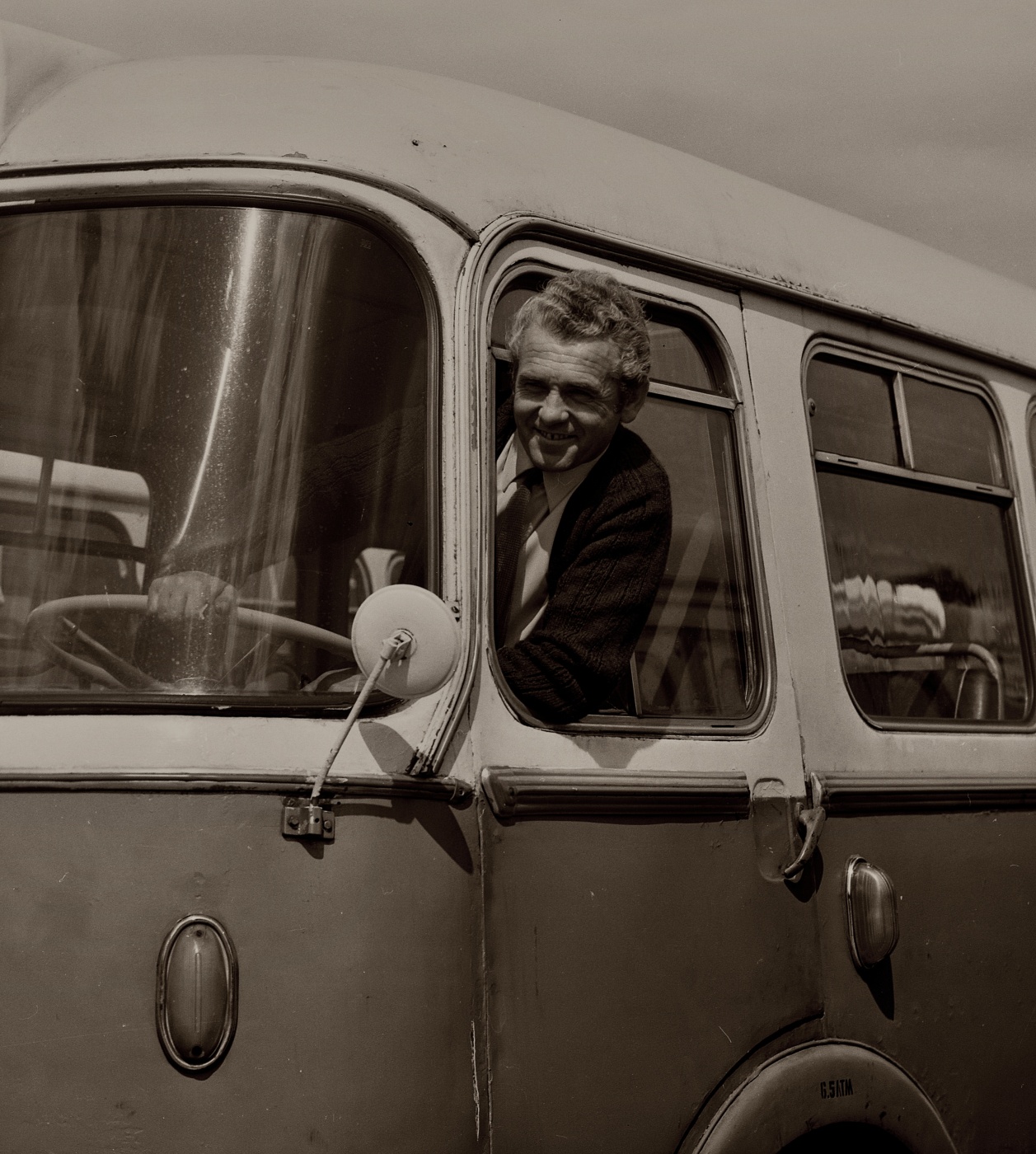 357
Autobus z 1966 roku, stare listwy, klamka, okna, drzwi kierowcy z wytłoczeniem.

Podziękowania za fotografie dla MDK Łazienkowska i MZA.
Słowa kluczowe: MEX272 357 Wycieczka ZajezdniaŁazienkowska 1969