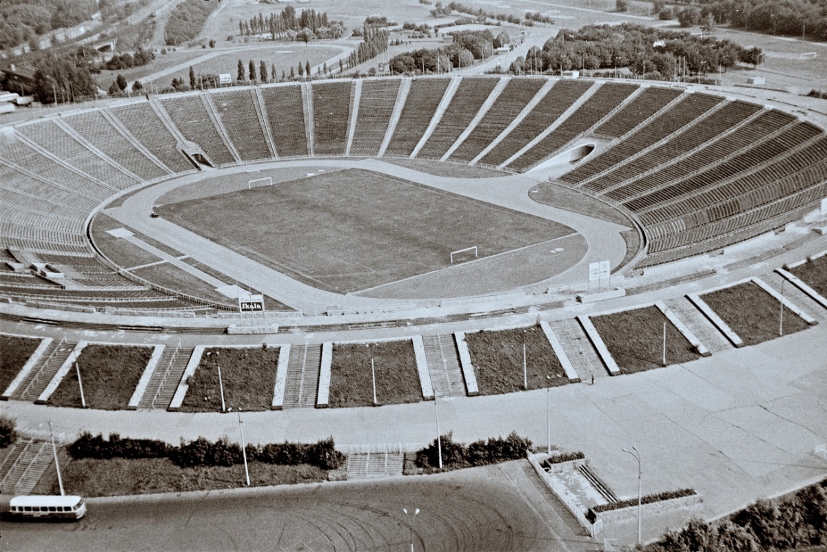 JelczMEX272
Na błoniach Stadionu XX-Lecia było pole szkolenia kierowców MZK.

Foto: Lech Zielaskowski.
Zdjęcie jest własnością NAC.
Wszelkie prawa zastrzeżone.


Słowa kluczowe: MEX272 NaukaJazdy BłonieStadionuXXLecia 1971