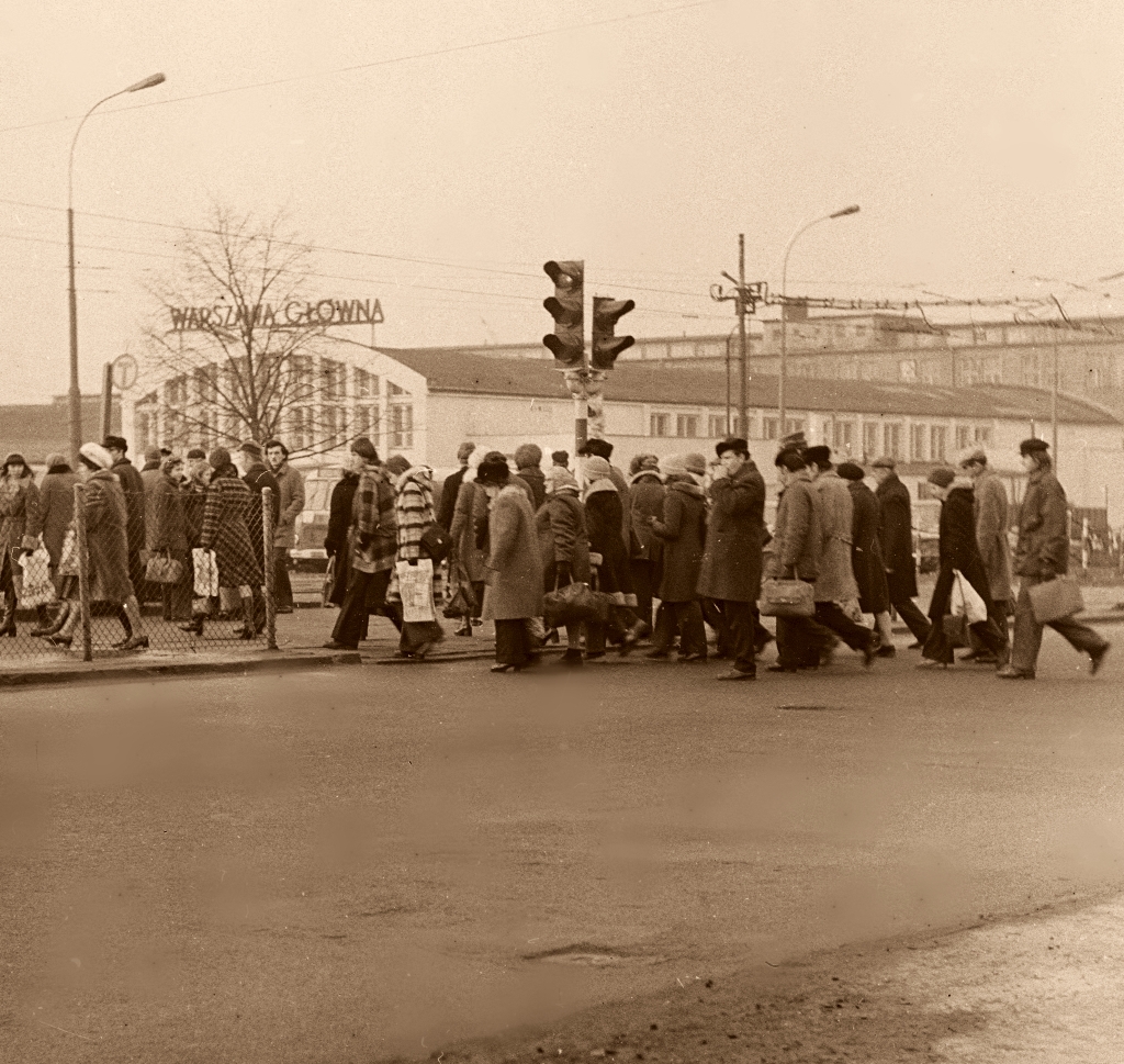 JelczMEX272
Przed Dworcem Głównym.

Foto: Grażyna Rutowska.
Zdjęcie jest własnością NAC.
Wszelkie prawa zastrzeżone.

Słowa kluczowe: MEX272 Towarowa 1972