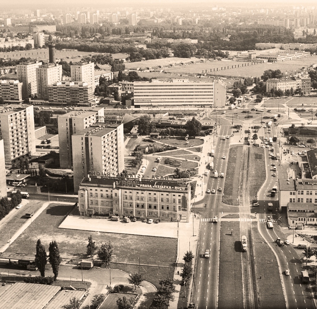 JelczMEX272
Ogórki na Towarowej.

Foto: Lech Zielaskowski.
Zdjęcie jest własnością NAC.
Wszelkie prawa zastrzeżone.

Słowa kluczowe: MEX272 Towarowa 1976