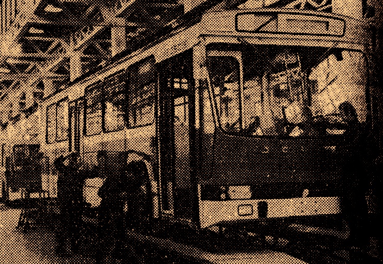 300x
Wrzesień 1972. Na taśmie pierwsza piątka budowanych dla Warszawy Berlietów (3001 - 3005) w fabryce w Lyonie we Francji.

Słowa kluczowe: PR100 300x Lyon 1972