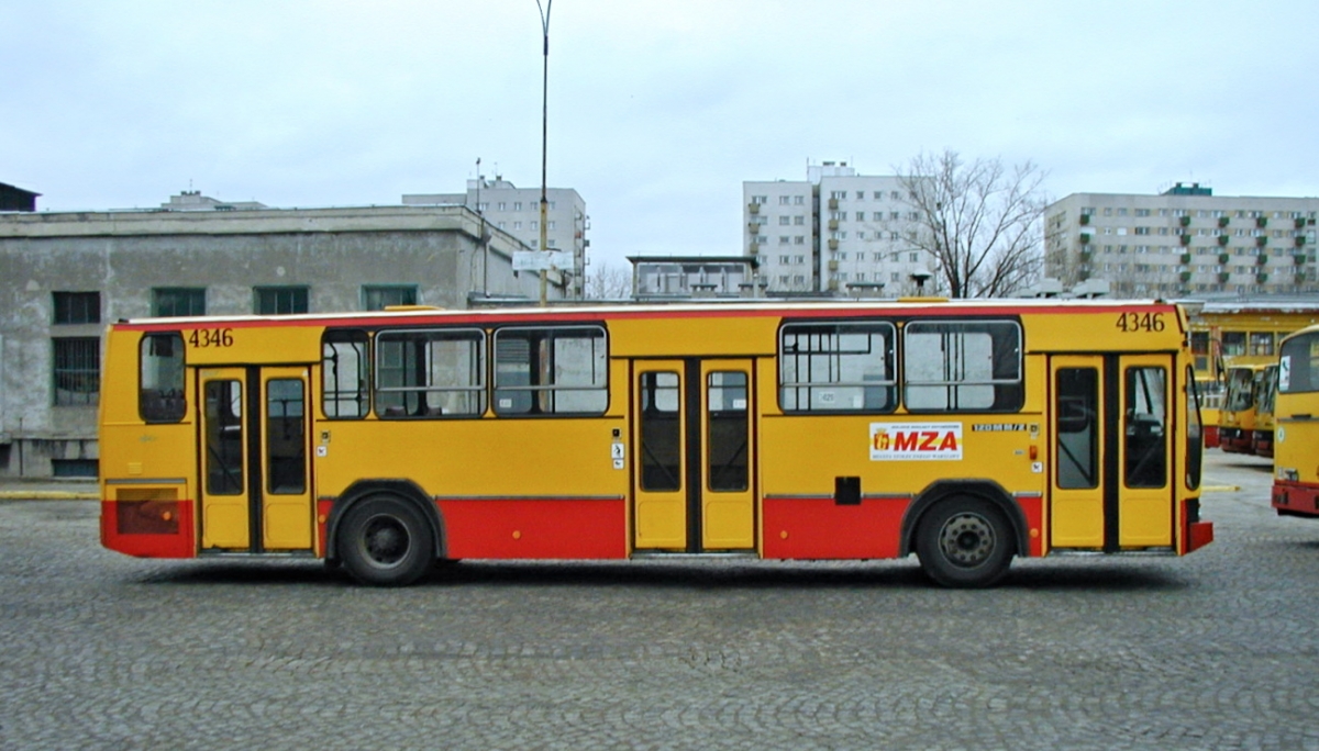 4346
Po NG. Jedyny był taki.

Foto: Andrzej Neuman MZA.

Słowa kluczowe: 120MM 4346 ZajezdniaChełmska 2001