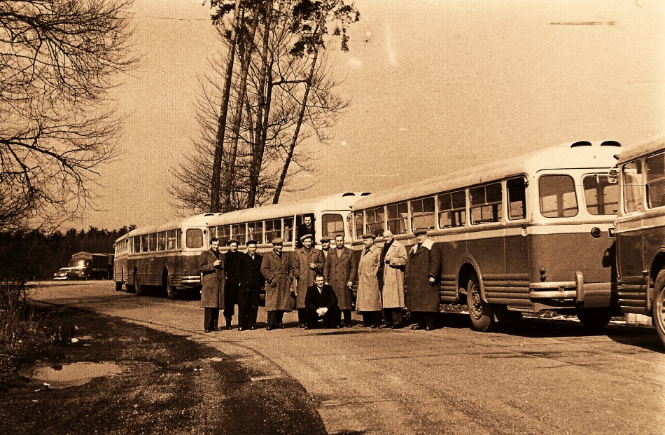 Chausson APH521
Kolejne ujęcie z postoju konwoju Chaussonów. Zdjęcie ze zbiorów Włodzimierza "Wiwo" Winka.
Słowa kluczowe: APH521 Niemcy 1954