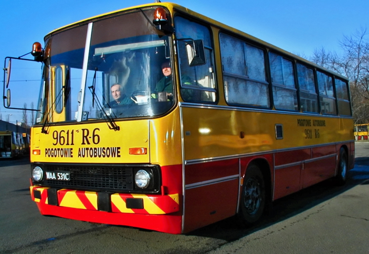 9611
Ekipa gotowa do akcji.
9611 to ex 280.11 2031 z Woronicza, później 3031 z Piaseczna R12.

Foto: Andrzej Neuman MZA.
Słowa kluczowe: IK280/A 9611 ZajezdniaRedutowa 2001