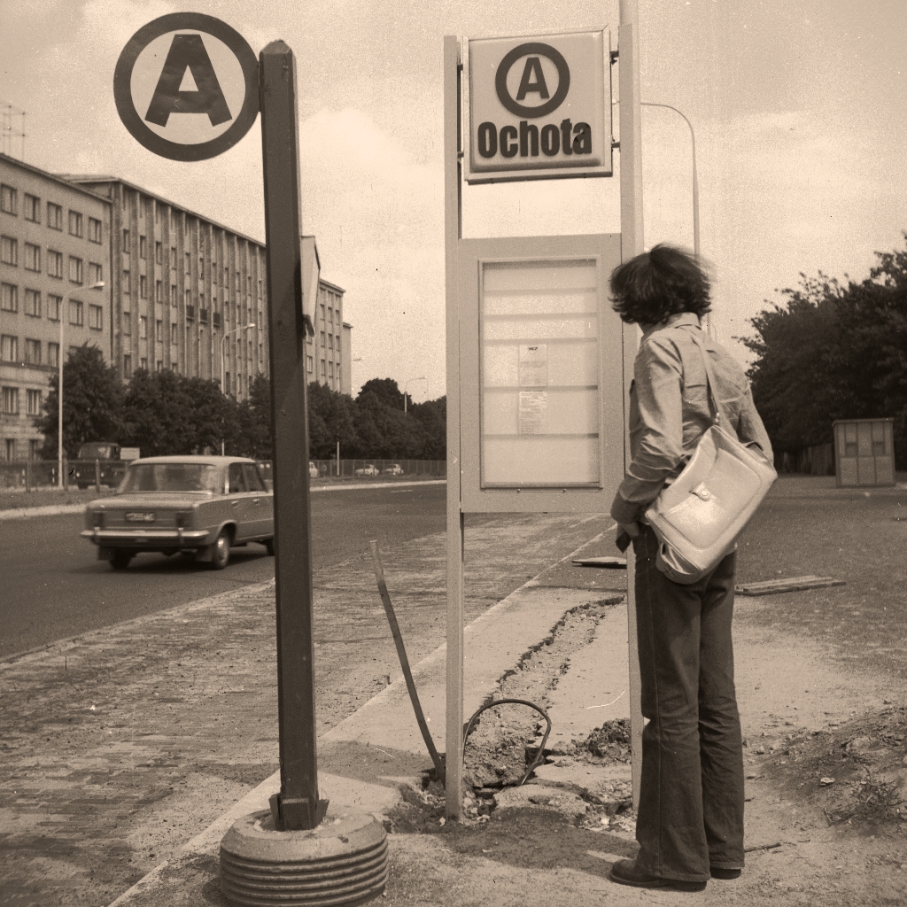 Przystanek 187
Niektóre przystanki montowano już po oddaniu Trasy Ł.

Foto: Grażyna Rutowska.
Zdjęcie jest własnością NAC.
Wszelkie prawa zastrzeżone.

Słowa kluczowe: Przystanek 187 Wawelska 1974