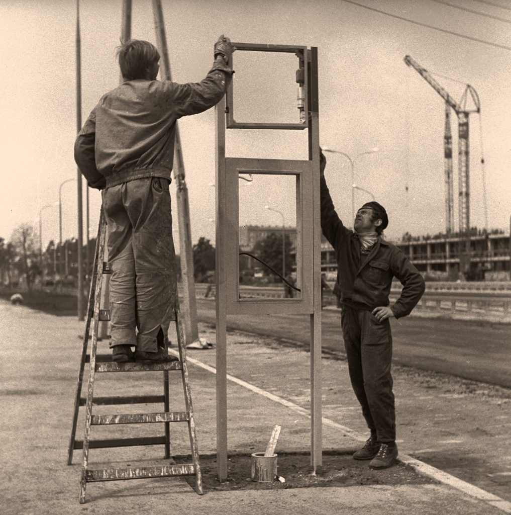 Przystanek Armii Ludowej
Warszawa się buduje. Przystanek na Trasie Łazienkowskiej w realizacji, a za nim powstaje Wydział Inżynierii Lądowej Politechniki Warszawskiej.

Foto: Grażyna Rutowska.
Zdjęcie jest własnością NAC.
Wszelkie prawa zastrzeżone.





Słowa kluczowe: PrzystanekArmiiLudowej 1974